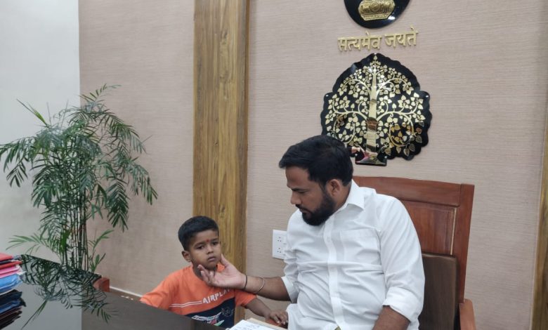 Bihar News : सरकार की समेकित बाल विकास छात्र योजना अंतर्गत विशिष्ट दत्तक ग्रहण संस्थान मे गोद दिया गया