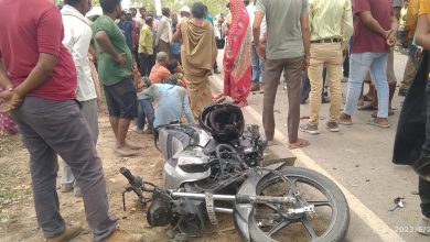 Ambedkar Nagar News: Five people injured in a face-to-face collision between two motorcycles