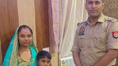 Agra News: Commendable work of Ajay Kumar Singh, station in-charge Malpura, reunited the innocent child sleeping on the roadside with his family