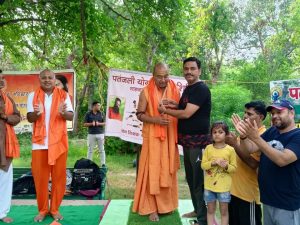 Agra News : Baba Ramdev's disciple Vipin Yoga Guru reached Yoga Vatika - Shahjahan Garden