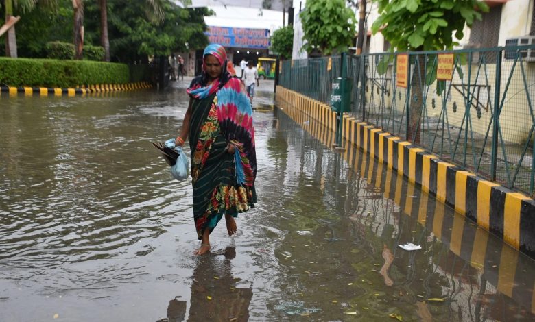 Etawah News: Rain water filled in Mainpuri underpass and district hospital, city submerged