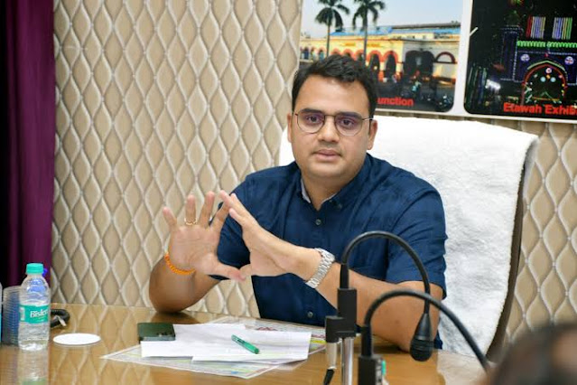 Etawah News : District Magistrate formed a committee to catch Anna cattle