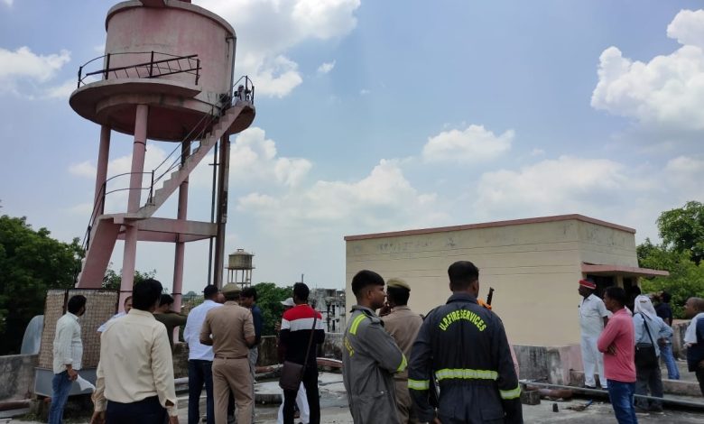 Etawah News : The victim woman climbed on the water tank