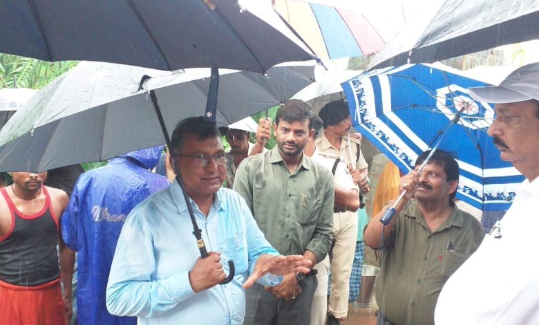 Bihar News जनता की सुरक्षा बेहद जरूरी, आवश्यकतानुसार युद्धस्तर पर कराएं फ्लड फाइटिंग वर्क : जिलाधिकारी