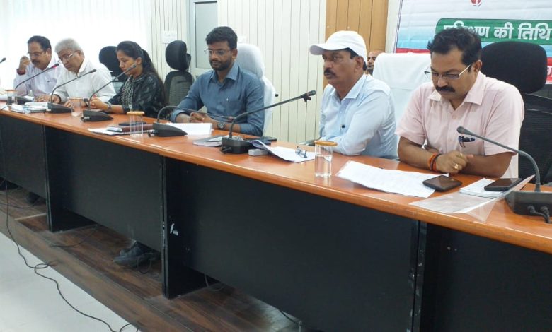 Bihar News Security of embankments is very important, get patrolling done continuously: District Magistrate