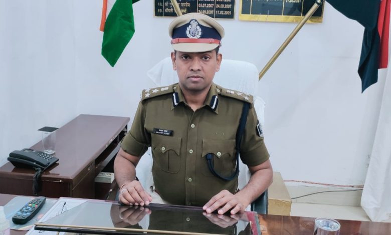 Bihar News चंपारण रेंज के डीआईजी ने किया रक्सौल पुलिस अनुमंडल कार्यालय का औचक निरीक्षण