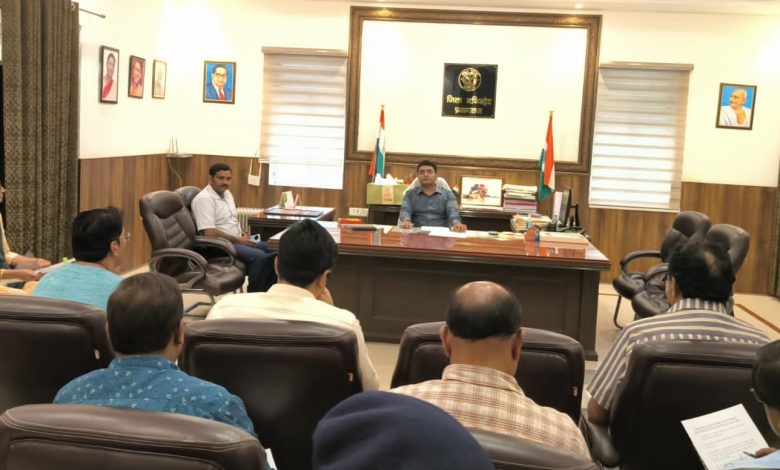 Prayagraj News : जिलाधिकारी की अध्यक्षता में जिला खेल विकास एवं प्रोत्साहन समिति की बैठक सम्पन्न