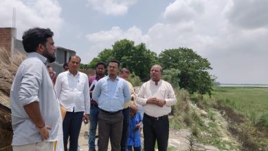 Bihar News--महनार एवं सहदेई बुजुर्ग में कटाव निरोधी किए गए कार्य एवं सलूईस गेट का जिलाधिकारी ने किया निरीक्षण