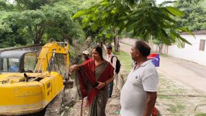 Bihar News व्यवस्थित जल निकासी के लिए नालों का प्राथमिकता के आधार पर पूरी करें सफाई उड़ाही: गरिमा