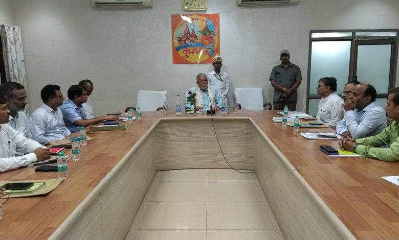 Prayaagraj News :मा0 मंत्री, वित्त एवं संसदीय कार्य विभाग ने वित्त विभाग के अधिकारियों के साथ की बैठक, दिए आवश्यक दिशा-निर्देश
