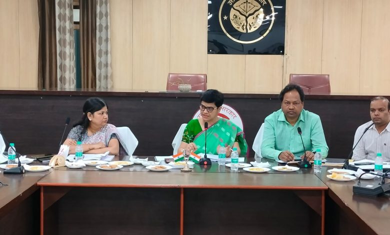 Prayaagraj News :प्रमुख सचिव, स्टाम्प एवं रजिस्ट्रेशन /आयुष विभाग ने प्रयागराज मण्डल के स्टाम्प एवं रजिस्ट्रेेशन के अधिकारियों के साथ विभागीय कार्यों की समीक्षा की