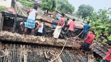 Ambedkar Nagar News: Due to fire due to unknown reason, the goods kept in the house were burnt to ashes.
