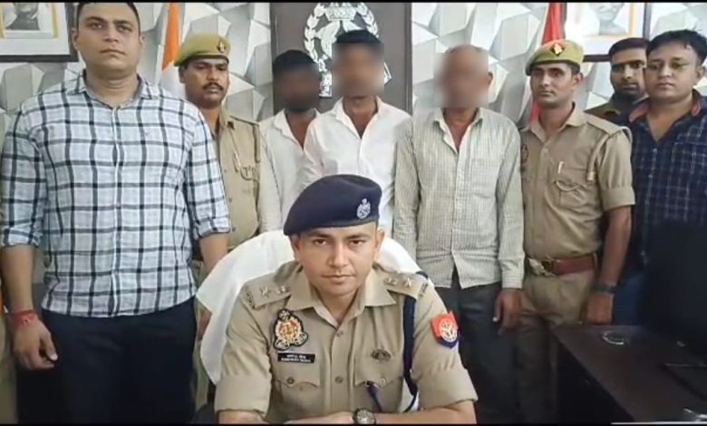 Agra News: तीन बांछित इनामी चोरों को पुलिस ने किया गिरफ्तार