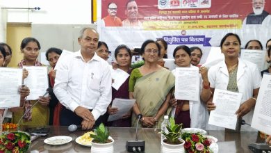 Prayaagraj News :मा0 सांसद इलाहाबाद के द्वारा जनपद प्रयागराज के चयनित 37 एएनएम स्वास्थ्य कार्यकत्रियों को नियुक्ति पत्र वितरित किया गया