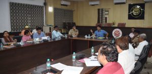 Prayagraj News :जिलाधिकारी की अध्यक्षता में जिला सड़क सुरक्षा समिति की बैठक सम्पन्न