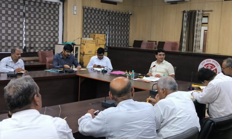 Prayaagraj News :जिलाधिकारी की अध्यक्षता में जिला उद्योग बन्धु समिति एवं व्यापार मण्डल की बैठक सम्पन्न