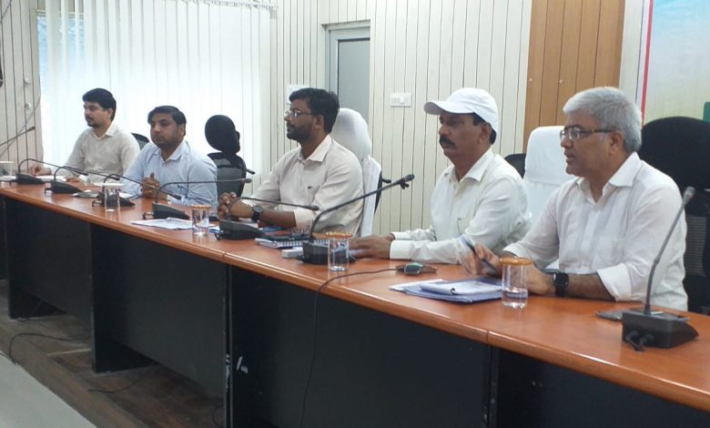 Bihar News लाभुकों को ससमय निर्धारित मात्रा में खाद्यान्न मिले, इसे हर हाल में करें सुनिश्चित : जिलाधिकारी