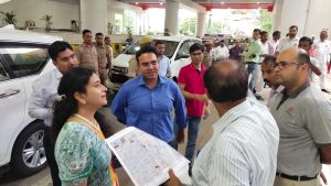 Agra News : मंडलायुक्त श्रीमती ऋतु माहेश्वरी व जिलाधिकारी नवनीत सिंह चहल ने, कल मा. मुख्यमंत्री जी, उत्तर प्रदेश सरकार के आगमन व निरीक्षण कार्यक्रम की दृष्टि से सर्किट हाउस,मेट्रो स्टेशन तथा एयरपोर्ट मार्ग का किया निरीक्षण
