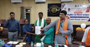 Prayagraj News :मा0 महापौर एवं अन्य मा0 जनप्रतिनिधिगणों के द्वारा जनपद की आंगनबाड़ी कार्यकत्रियों को मुख्य सेविका को नियुक्ति पत्र वितरित