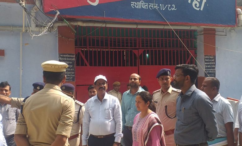 Bihar News जिलाधिकारी ने उप कारागृह बगहा का किया औचक निरीक्षण