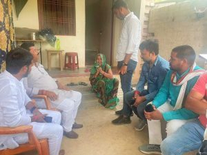 अम्बेडकर नगर न्यूज हॉस्पिटल में अनूप जिंदगी और मौत से संघर्ष कर रहे आजमगढ़ भाजपा पूर्व जिलाध्यक्ष पीड़ित परिवार के घर पहुंचे 