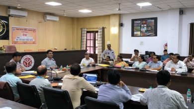 Prayagraj News :स्वास्थ्य सम्बंधी योजनाओं के क्रियान्वयन में किसी भी प्रकार की लापरवाही या उदासीनता न बरते