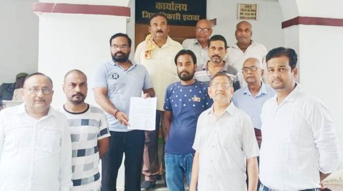 Etawah News: Kurmi Kshatriya Sangharsh Samiti gave memorandum to District Magistrate against membership and dictatorial policy