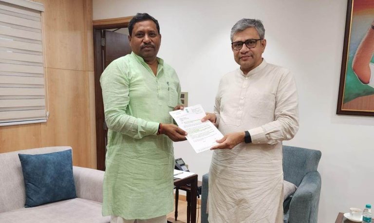 Etawah News: On the initiative of MP Ramshankar Katheria, Bharthana station got approval for two trains