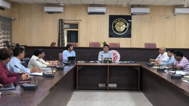 Prayagraj News :जिलाधिकारी की अध्यक्षता में डेंगू एवं संचारी रोगों के नियंत्रण की तैयारियों के सम्बंध में समीक्षा बैठक सम्पन्न