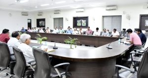 Prayagraj News :मंडल आयुक्त श्री विजय विश्वास पंत की अध्यक्षता में महाकुंभ 2025 हेतु सैद्धांतिक स्वीकृति प्राप्त परियोजनाओं की समीक्षा बैठक संपन्न हुई