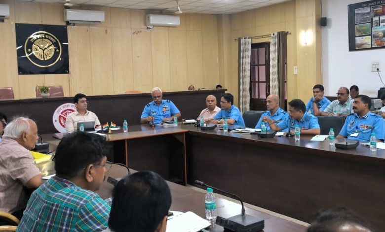 Prayaagraj News :जिलाधिकारी की अध्यक्षता में एअर फोर्स डे-2023 की तैयारियों के सम्बंध में बैठक सम्पन्न