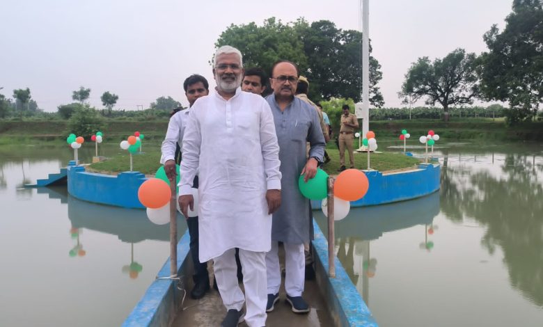 Prayaagraj News :मा0 प्रभारी मंत्री जी ब्लाक भगवतपुर में आयोजित ग्राम चौपाल कार्यक्रम में हुए सम्मिलित