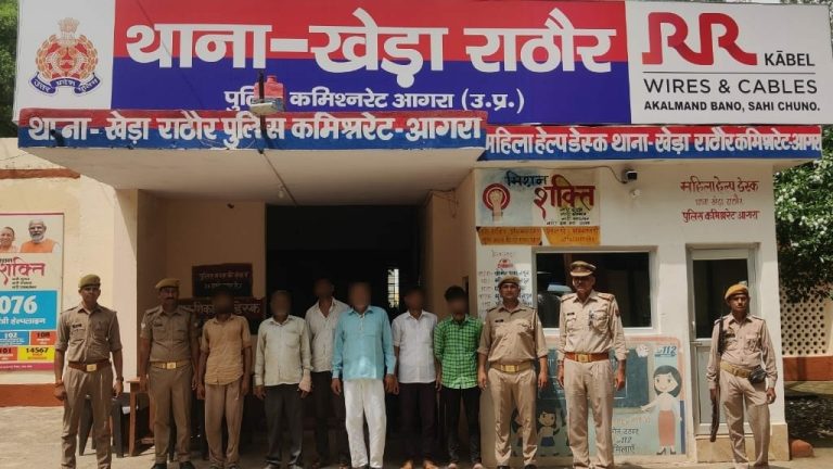 Agra News: आपसी विवाद में लाठी डंडो के साथ जमकर चले ईंट पत्थर