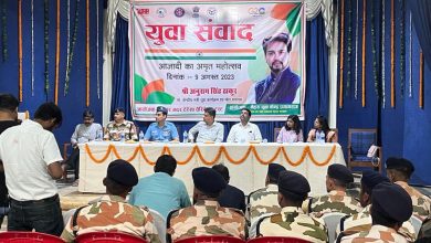 Prayaagraj News :मुख्य विकास अधिकारी ने किया प्रयागराज के वीरों का वंदन