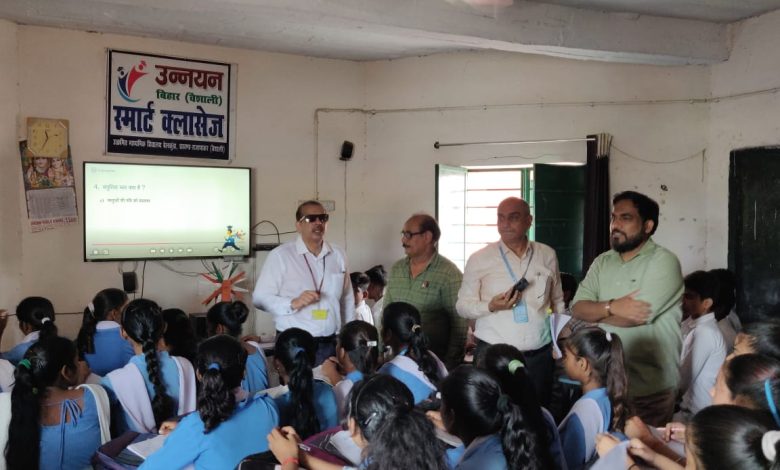 Bihar News--शिक्षा विभाग के अपर मुख्य सचिव केके पाठक के द्वारा वैशाली जिला के विभिन्न विद्यालयों का किया गया निरीक्षण