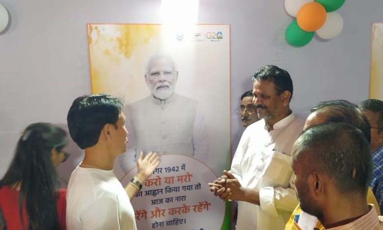 Prayagraj News :मा0 महापौर ने स्वतंत्रता दिवस के अवसर पर प्रदर्शनी का फीता काटकर किया शुभारम्भ