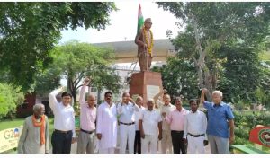 Agra News : सामाजिक स्वतंत्रता मिलना बाकी