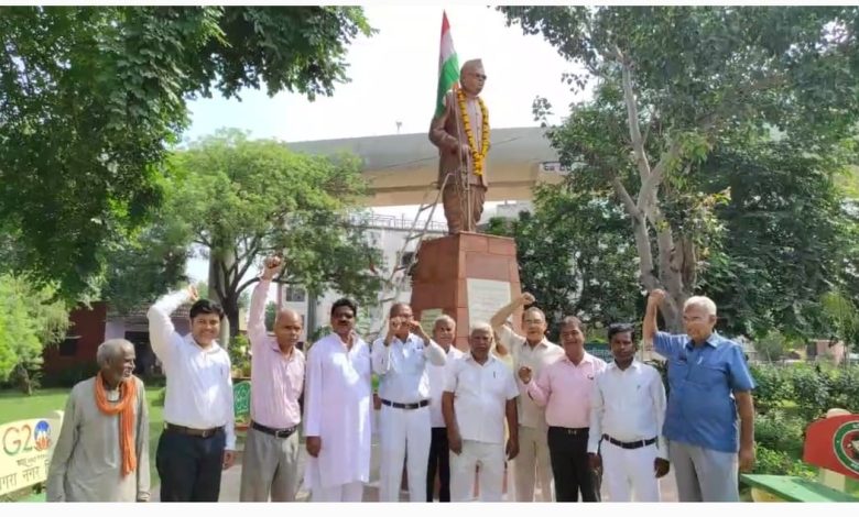 Agra News : सामाजिक स्वतंत्रता मिलना बाकी