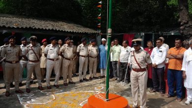 Bihar News--आज बरांटी ओपी के प्रांगण मे झंडातोलन किया गया