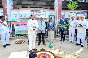 Prayaagraj News :माननीय जनपद न्यायाधीश ने कार्यक्रम में उपस्थित लोगों को एकता, अखंडता, संप्रभुता एवं आजादी के महत्व के बारे में बताया