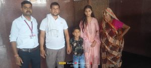 Agra News: Deputy Chief Commercial Manager introduced the separated children to their families