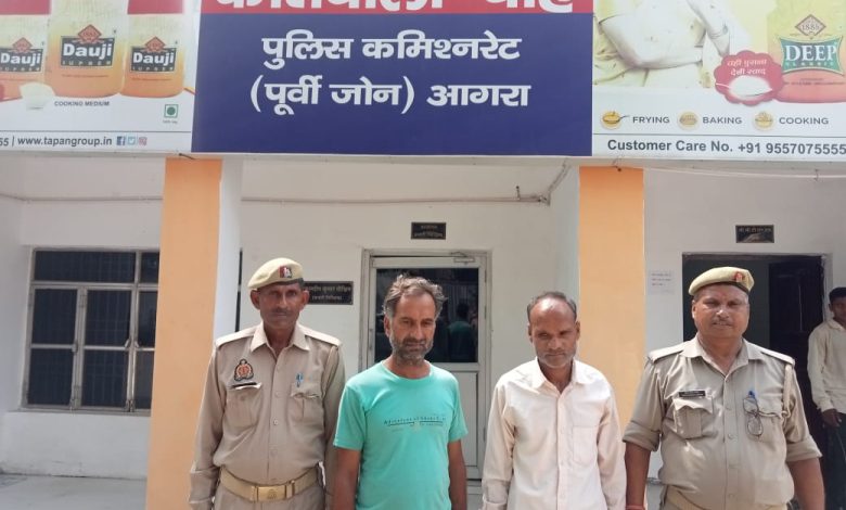 Agra News: मंदिरो में चोरी करने वाले चोर सहित दो को पुलिस ने किया गिरफ्तार
