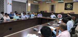 Prayaagraj News :जिलाधिकारी की अध्यक्षता में महाकुम्भ मेला 2024-25 के दृष्टिगत परियोजनाओं की अद्यतन प्रगति की समीक्षा बैठक सम्पन्न