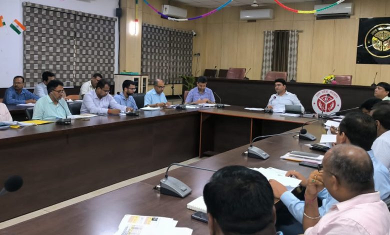 Prayaagraj News :जिलाधिकारी की अध्यक्षता में महाकुम्भ मेला 2024-25 के दृष्टिगत परियोजनाओं की अद्यतन प्रगति की समीक्षा बैठक सम्पन्न