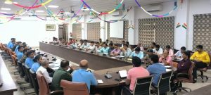 Prayaagraj News : जिलाधिकारी की अध्यक्षता में एअर फोर्स डे-2023 की तैयारियों के सम्बंध में बैठक सम्पन्न