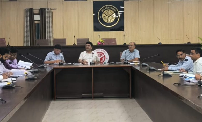 Prayagraj News : जिलाधिकारी ने सम्भावित बाढ़ के दृष्टिगत सभी आवश्यक तैयारियां समय से पूर्ण करने के दिए निर्देश