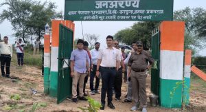 Prayagraj News : जिलाधिकारी ने अमृत सरोवर का निर्माण कार्य तकनीकी ढंग से ठीक न पाये जाने पर जांच कराये जाने के दिए निर्देश