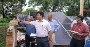Prayagraj News : जिलाधिकारी ने निर्धारित लक्ष्य के सापेक्ष शत-प्रतिशत घरों में जल्द से जल्द पानी के कनेक्शन के कार्य को पूर्ण कराने के दिए निर्देश