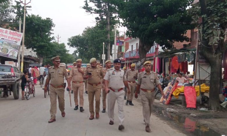 अम्बेडकर नगर न्यूज : क्षेत्राधिकारी की अगुवाई में निकाला गया पैदल मार्च,आमजनमानस को दिलाया सुरक्षा का भरोसा