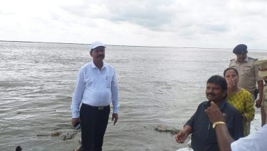 Bihar News जिलाधिकारी ने गंडक नदी के बढ़ते जलस्तर का लिया जायजा